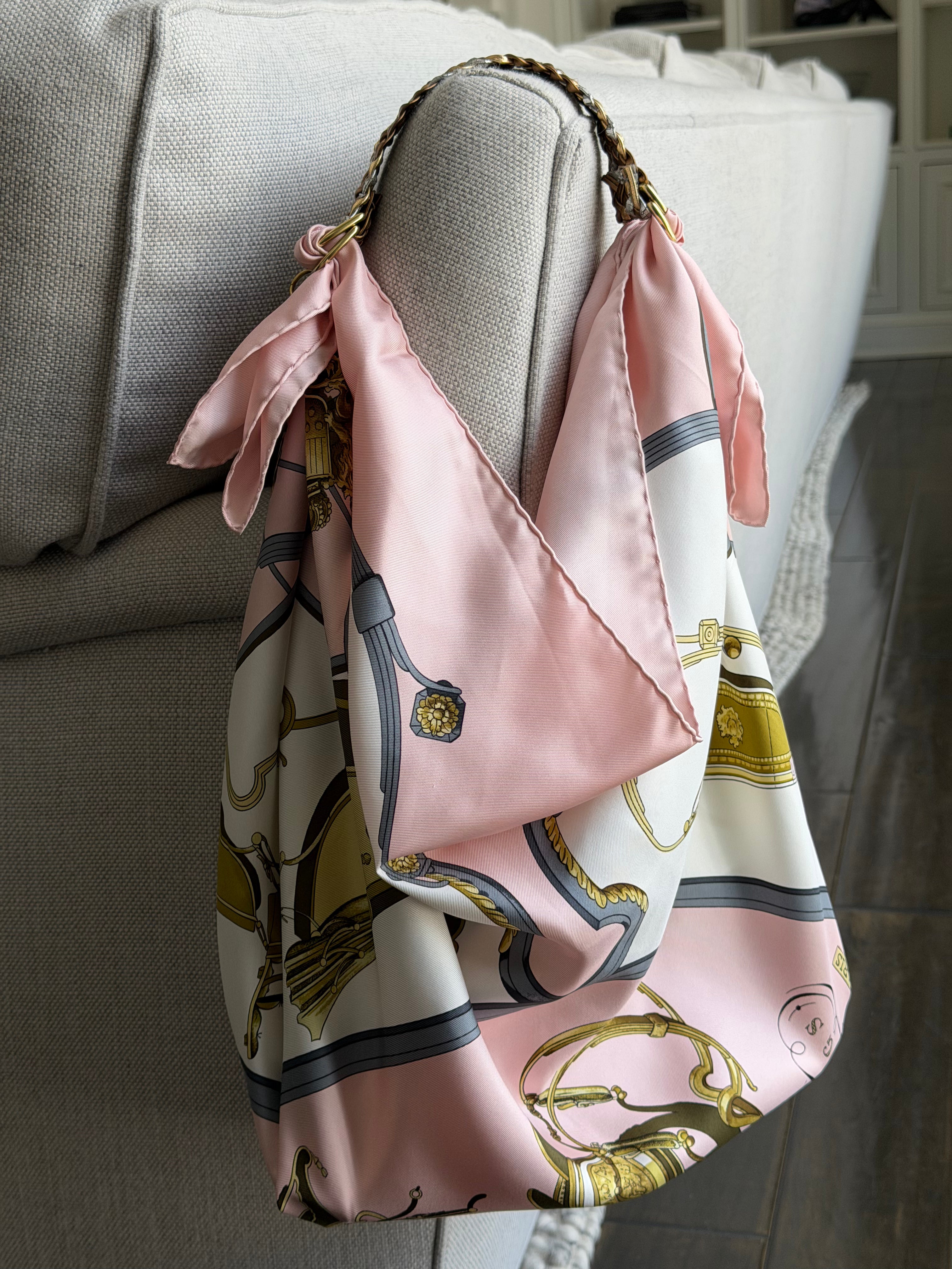 Le Noué — Vintage Hermès Silk Carré, Harnais de Cour