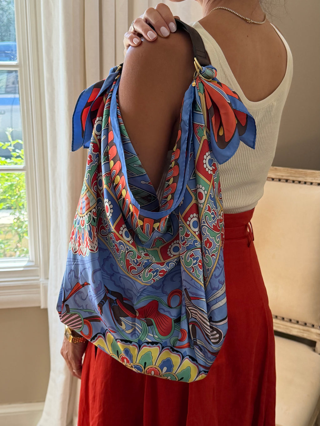 Le Noué — Silk Carré, Periwinkle Dancer