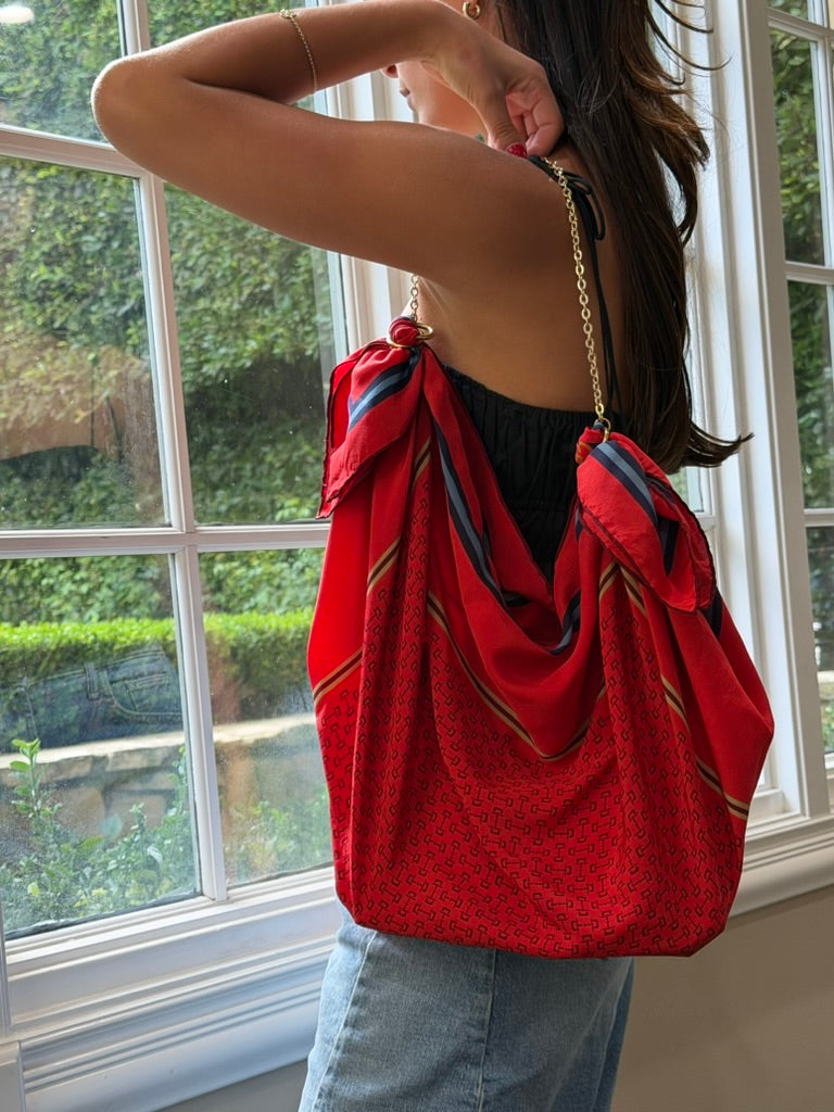 Le Noué — Vintage Gucci Silk Carré, Horsebit Print