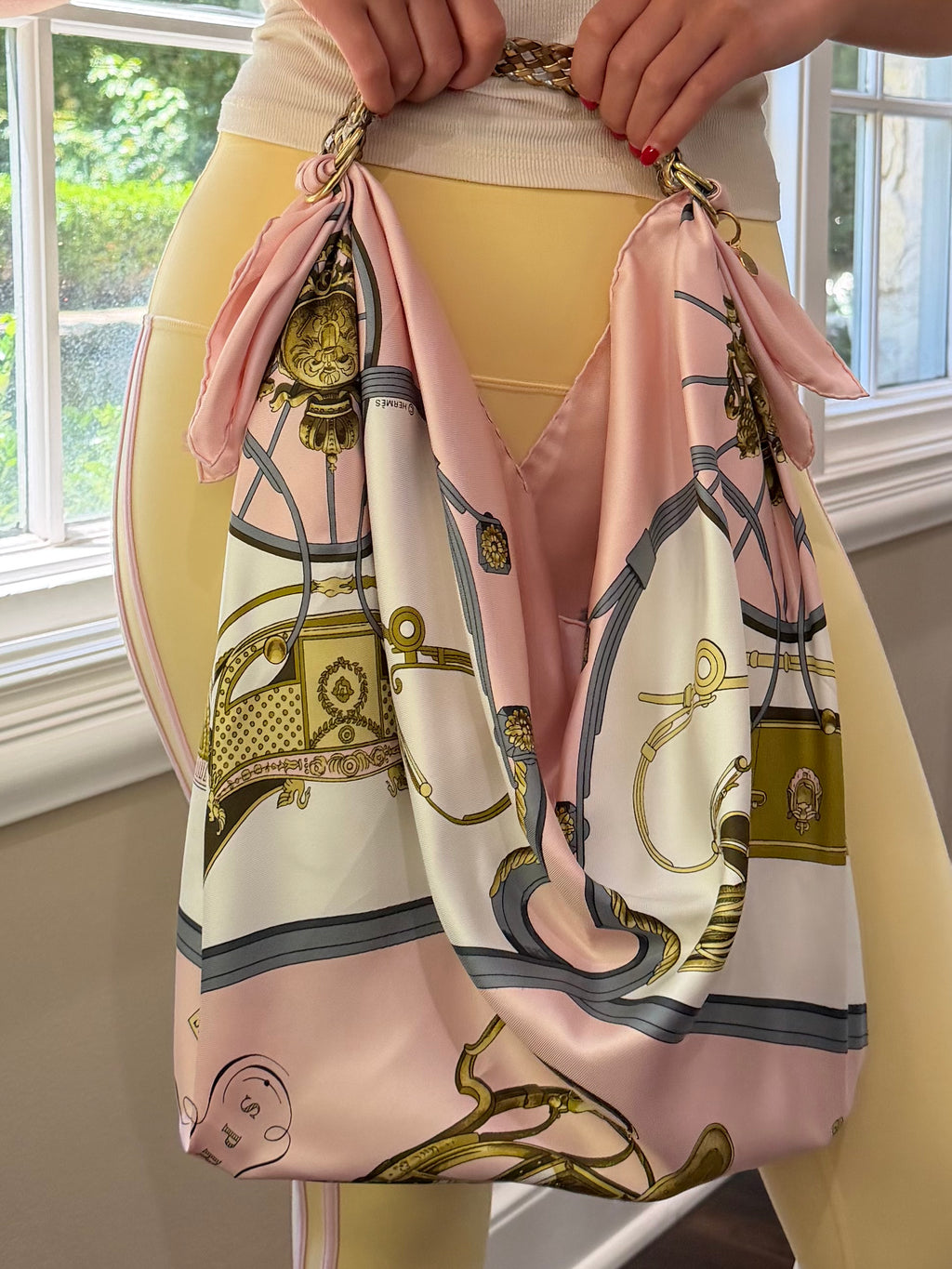 Le Noué — Vintage Hermès Silk Carré, Harnais de Cour