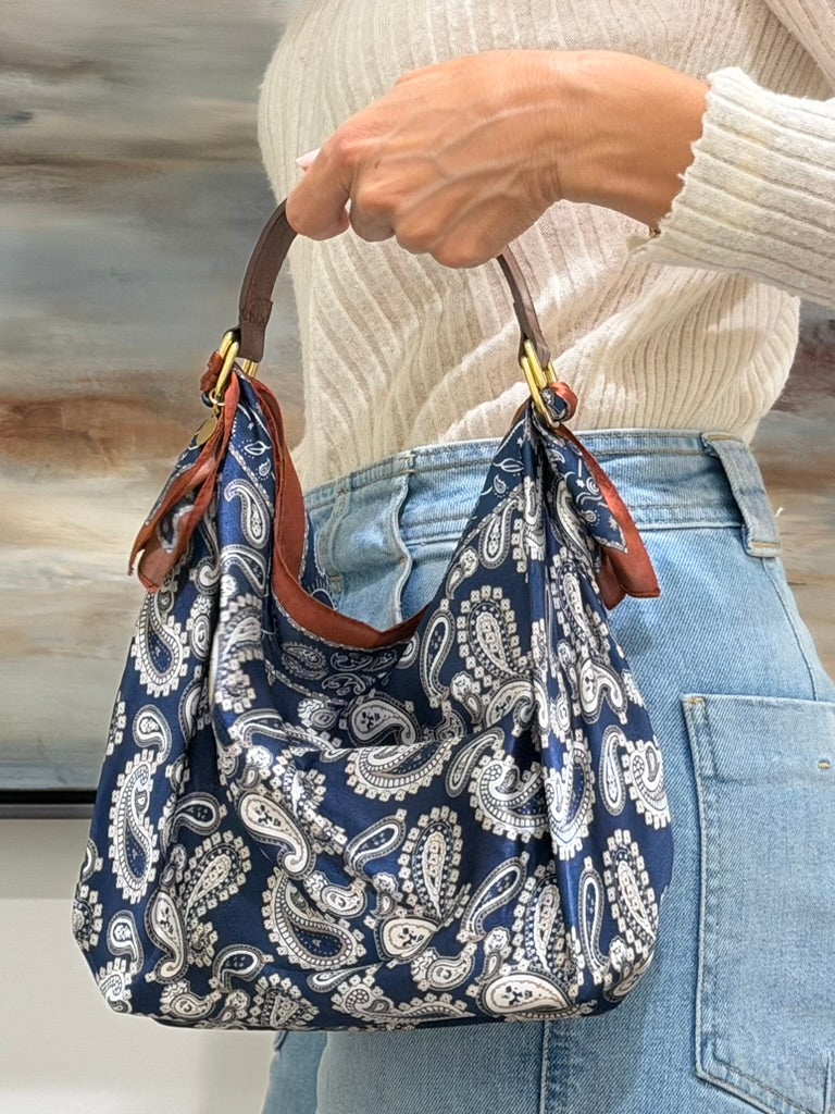 Le Noué — Silk Petite, Navy Paisley