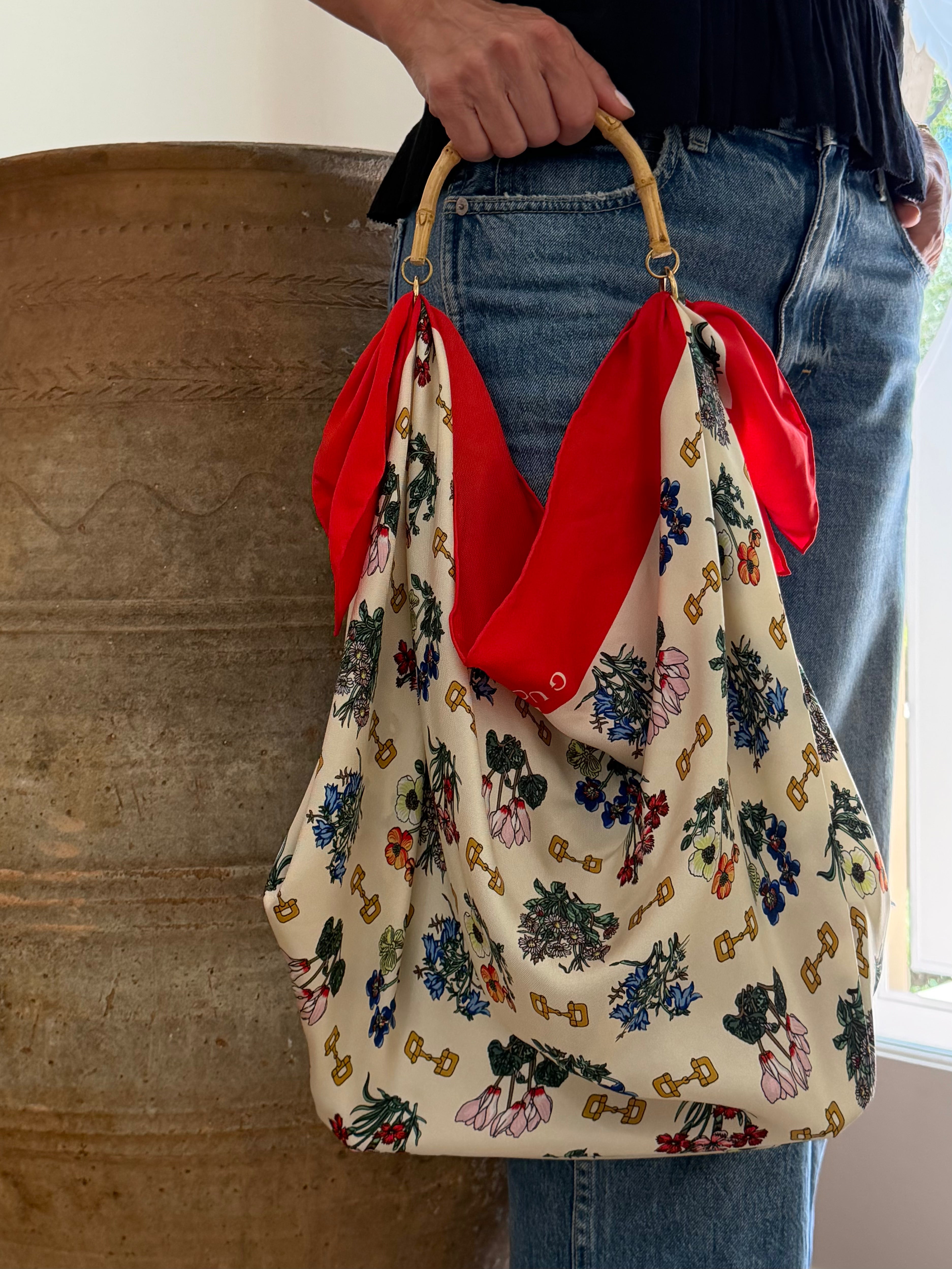 Le Noué — Vintage Gucci Silk Carré, Floral Bouquet & Horsebit