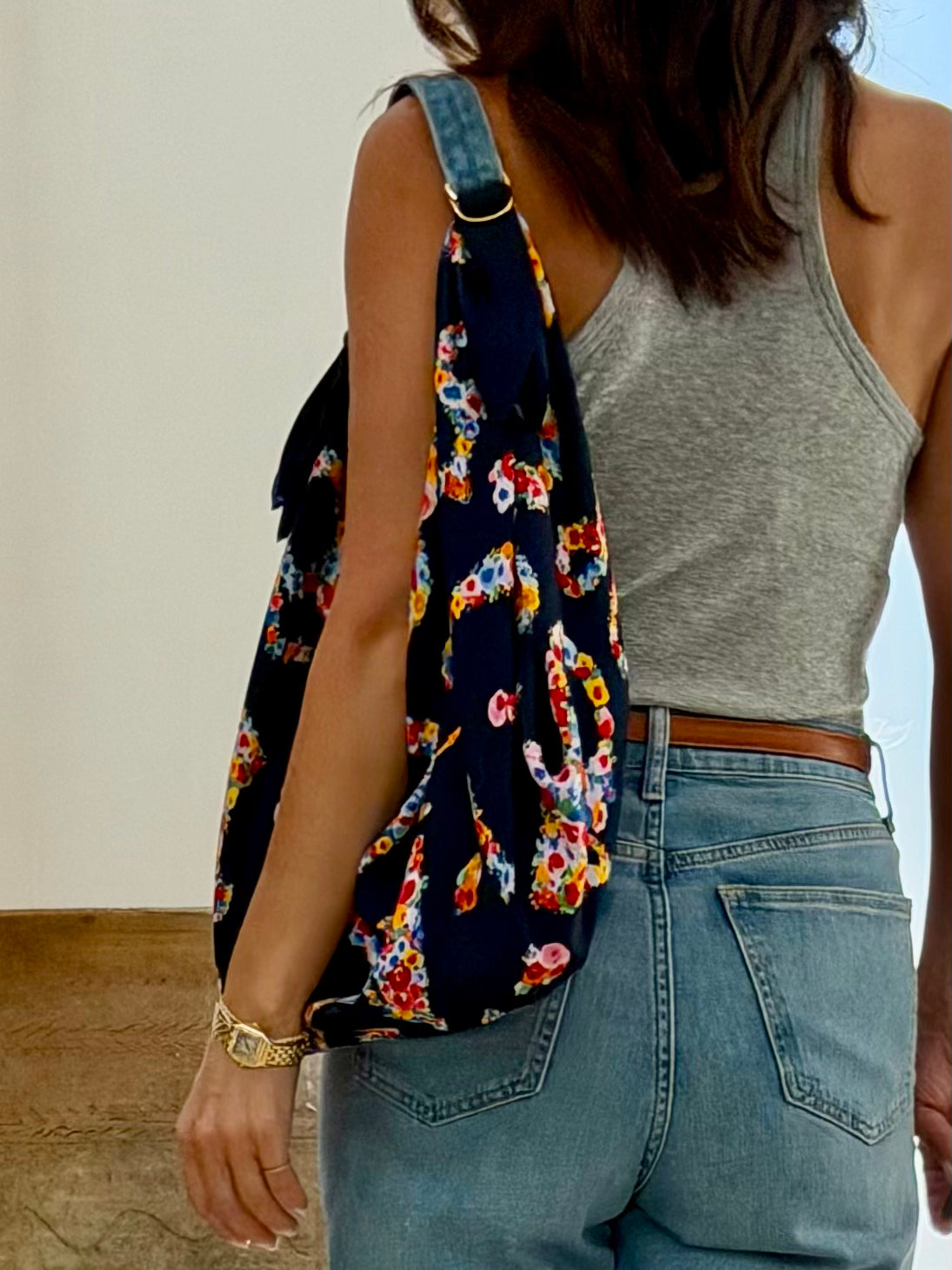 Le Noué — Vintage Gucci Silk Carré, Floral Heritage Icons