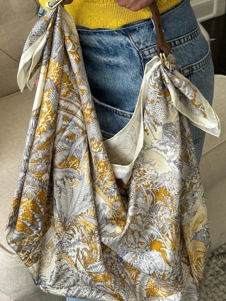 Le Noué — Silk Carré, Grey & Gold