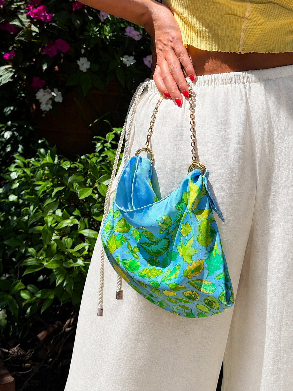 Le Noué — Vintage Hermès Silk Petite, Sky Blue