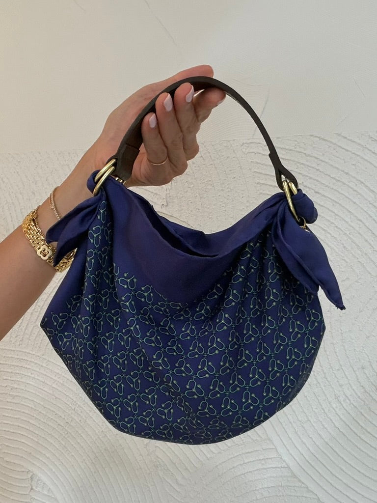 Le Noué — Vintage Hermès Silk Petite, Midnight Blue