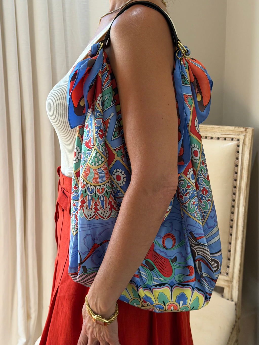 Le Noué — Silk Carré, Periwinkle Dancer