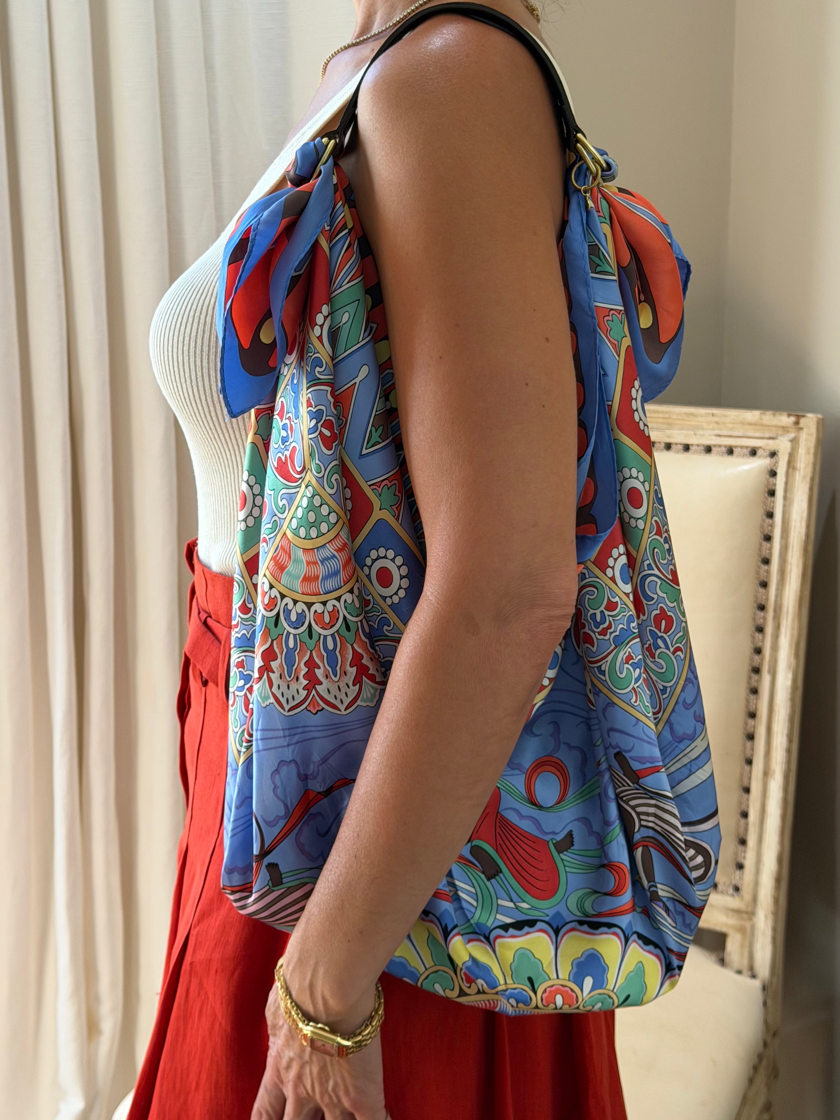 Le Noué — Silk Carré, Periwinkle Dancer