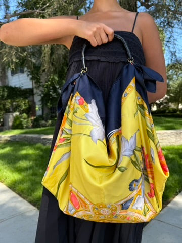 Le Noué — Vintage Leonard Silk Carré, Iris & Jewel