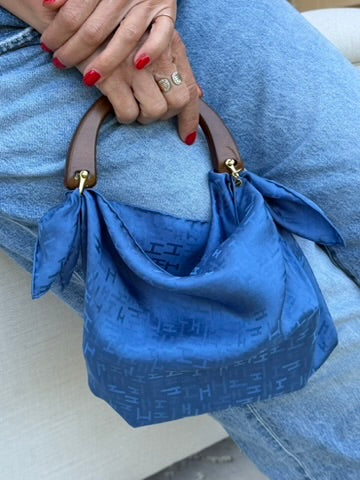 Le Noué — Vintage Hermès Silk Petite, H Monogram