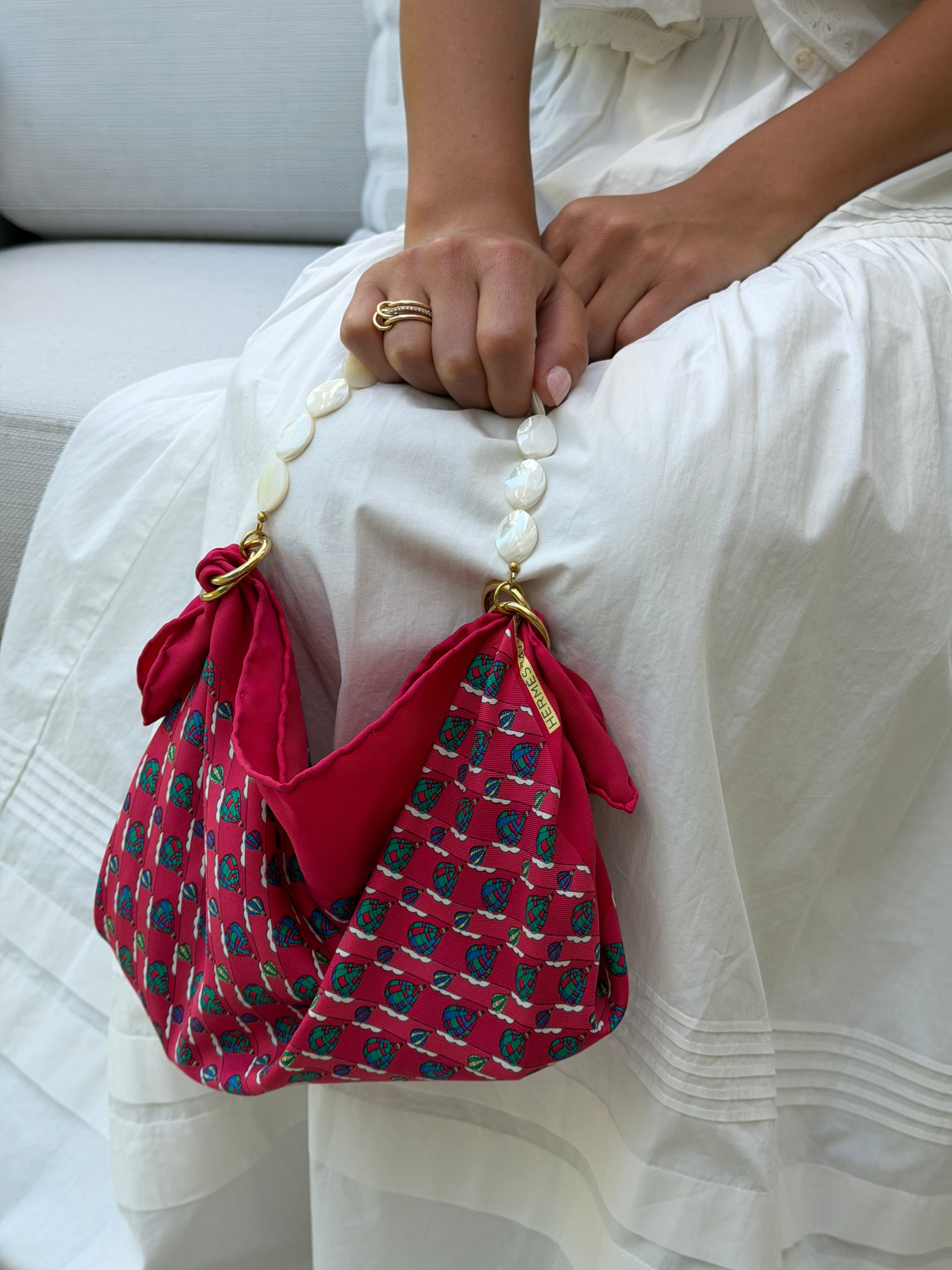 Le Noué — Vintage Hermès Silk Petite, Fuchsia